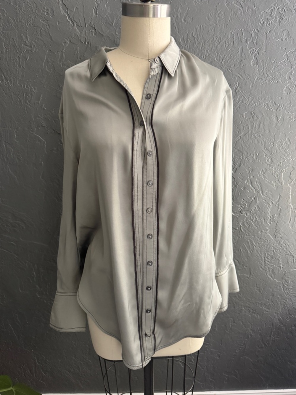 Pilcro Gray Button-Down Shirt with Contrast Placket